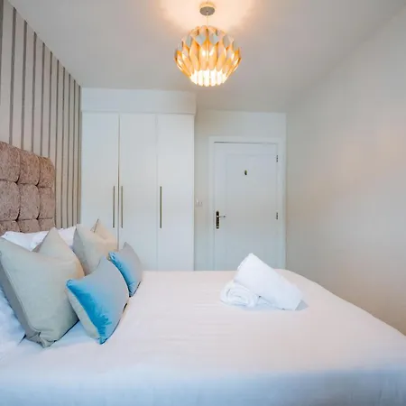 Luxury Apt With Parking Galway Exterior photo