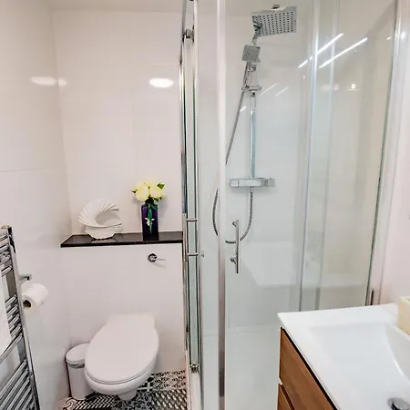 Luxury Apt With Parking Galway Exterior photo